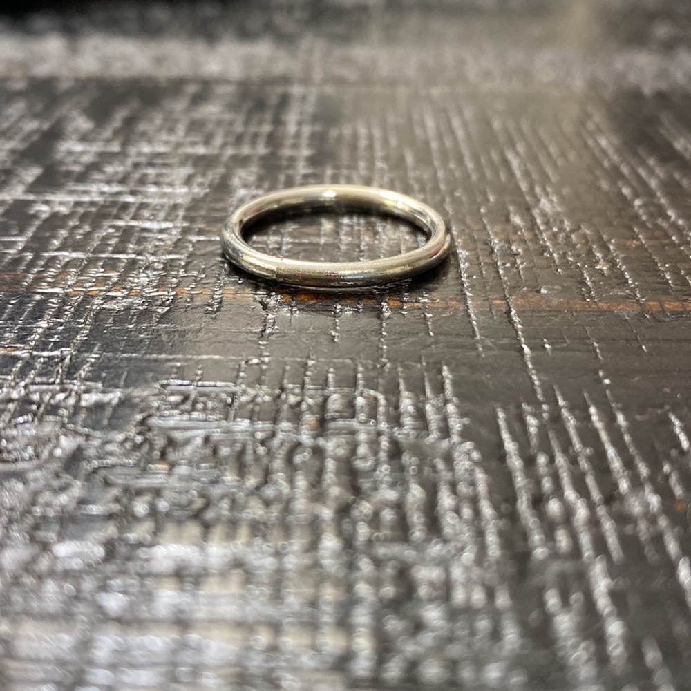 NWOT Size 7.5 Silver Tone Band Ring! - Picture 4 of 5